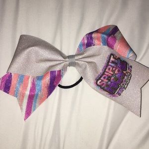 Cheer bow